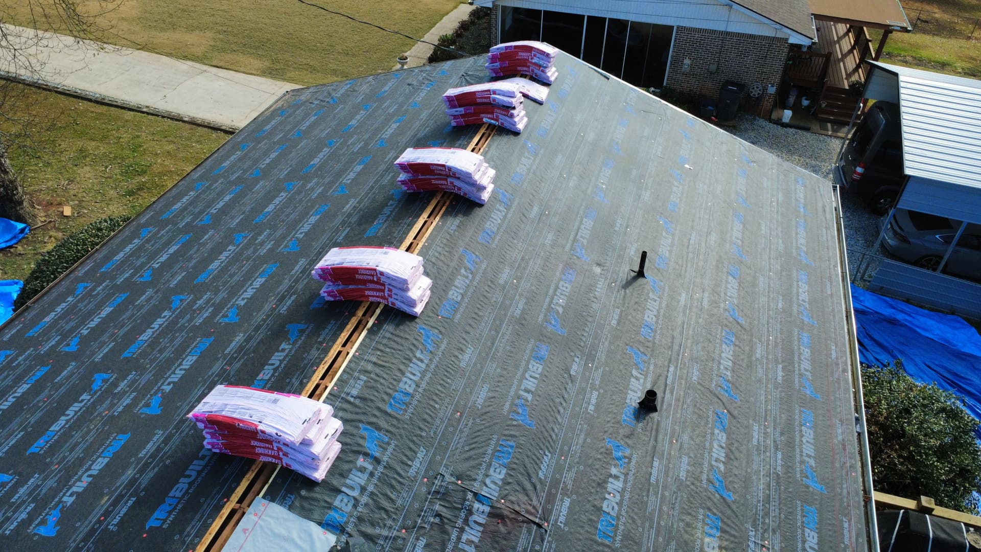 Gallery photos for Elevating Roofing with TRIBUILT Synthetic Underlayment: Image #2